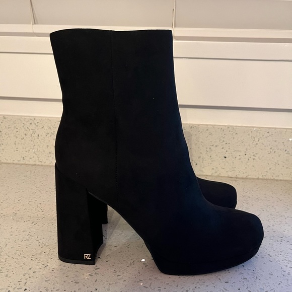 heeled boots - Picture 1 of 3